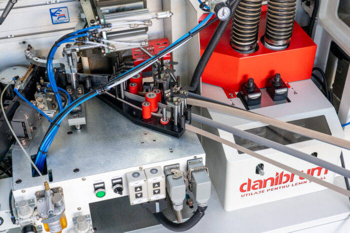 Mașină de aplicat cant industrială cu reglaje servo-electrice DANIBRUM NC320 - imagine 27