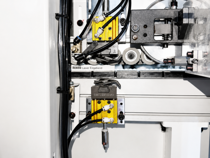 Mașină de aplicat cant pe unghi automată industrială cu reglaje servo DANIBRUM HD781A - imagine 12